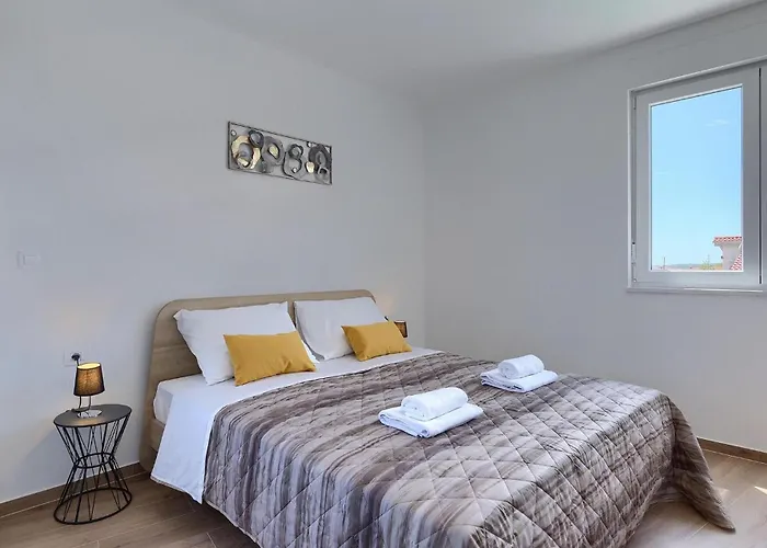 Будинок відпочинку Moderna Пула