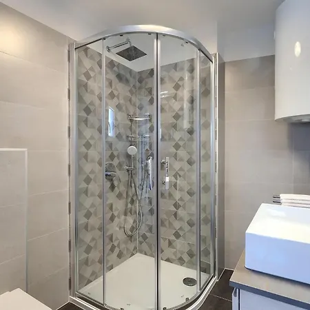 Moderna פולה
