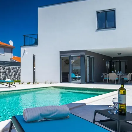 Moderna Сasa de vacaciones